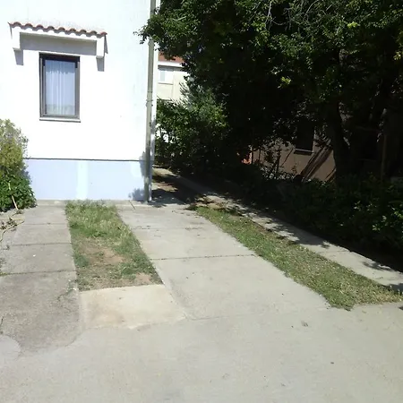 Nihada Apartment *