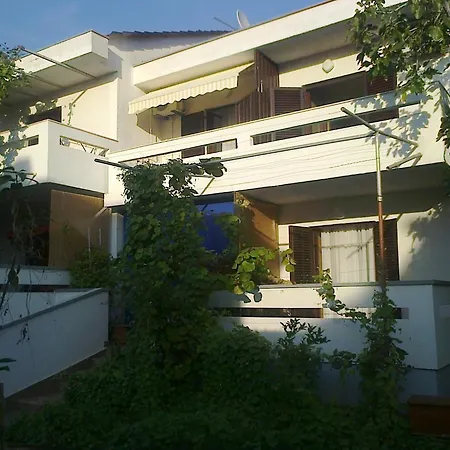 Nihada Apartament *