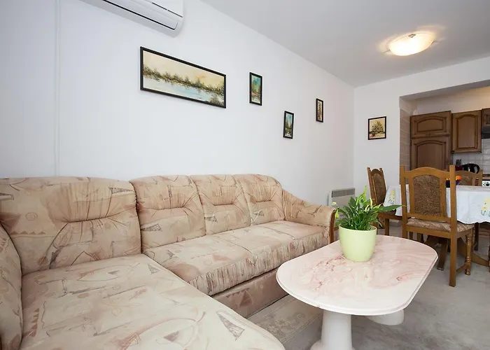 アパート Nihada プナト