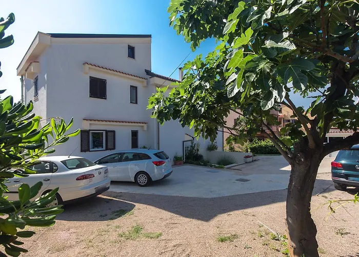 アパート Nihada プナト