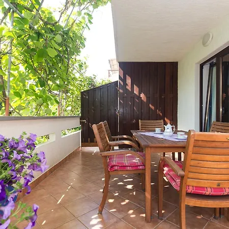 Apartment Nihada *